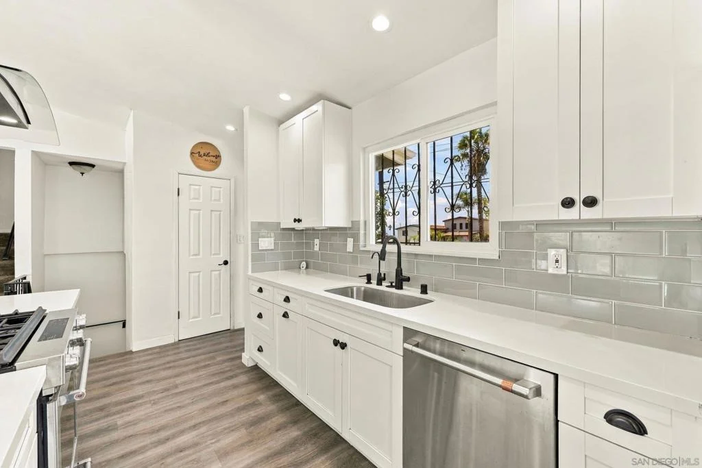 Photo of 669 Melrose Ave