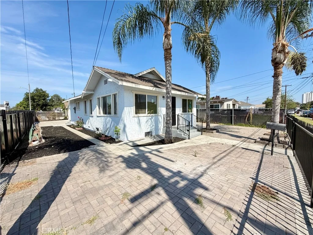 Photo of 1115 S Acacia