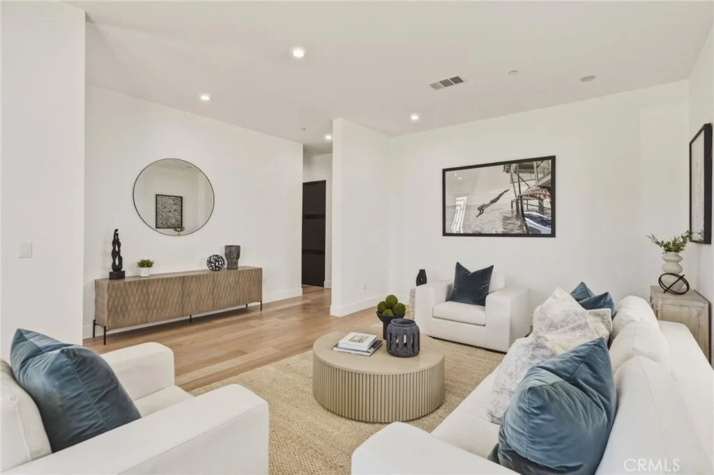 Photo of 2501 Curtis