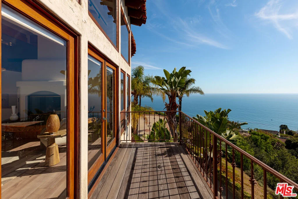Photo of 4240 Avenida De La Encinal