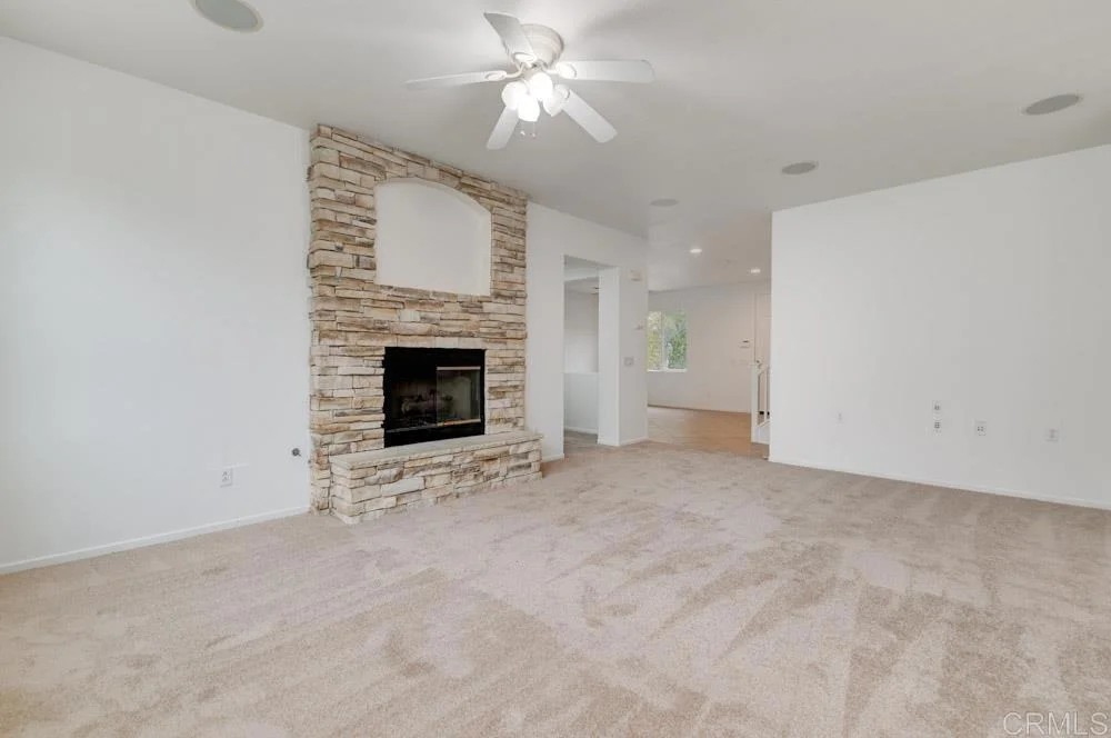 Photo of 870 Avenida Abeja