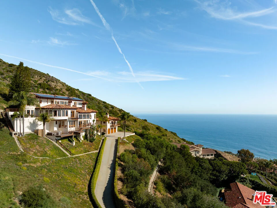Photo of 4240 Avenida De La Encinal