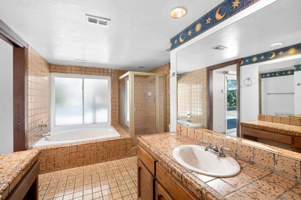 Photo of 2827 N Victoria Drive