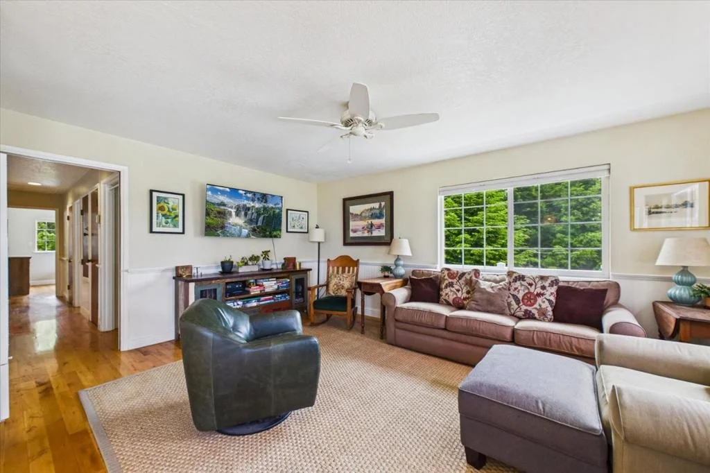 Photo of 520 Redwood Road