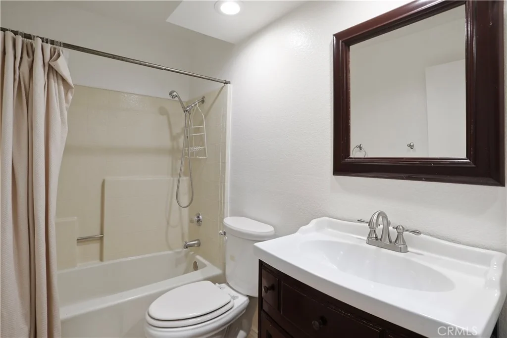 Photo of 1676 Sumac