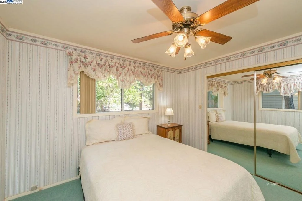 Photo of 230 Lakeview Dr.