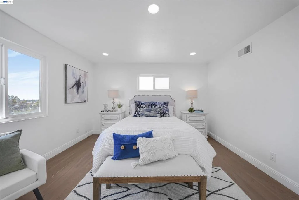 Photo of 1069 Central Blvd