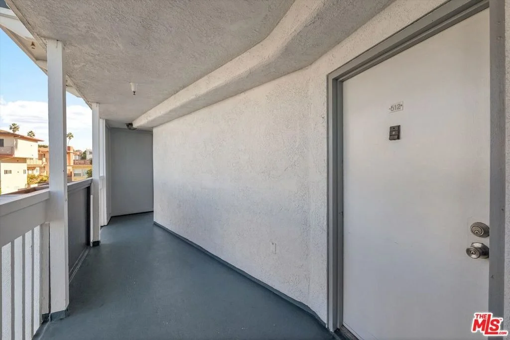 Photo of Unit 512 at 615 Esplanade