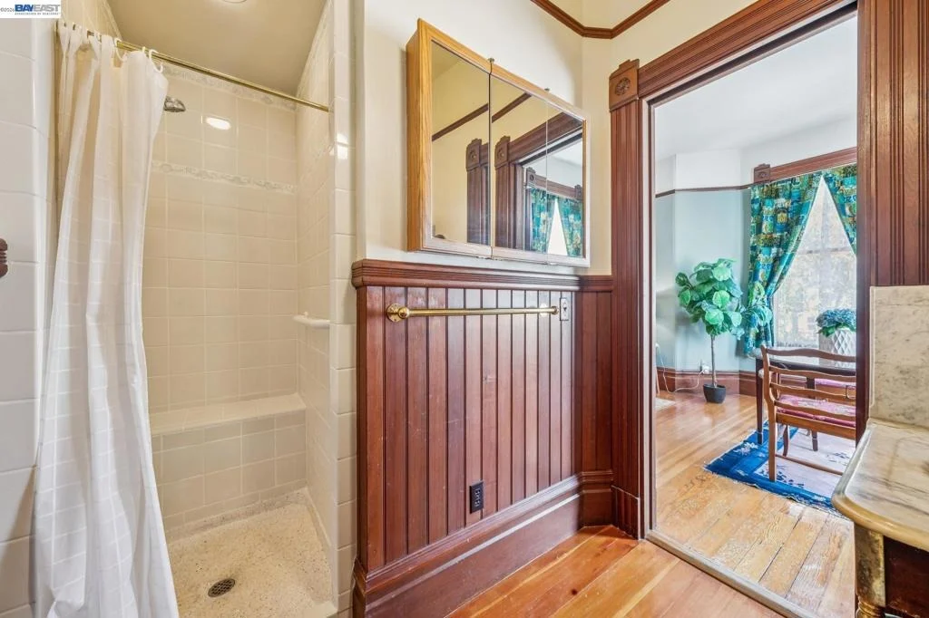 Photo of 2242 San Antonio Ave