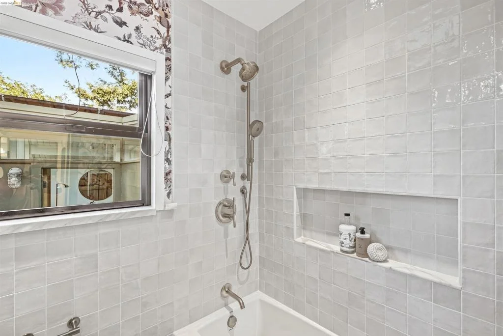 Photo of 1051 Creston Rd