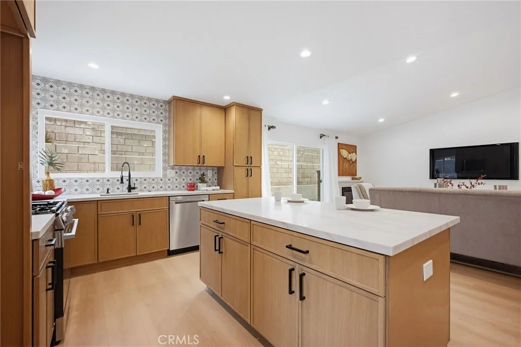 Photo of 7355 Vineyard Avenue