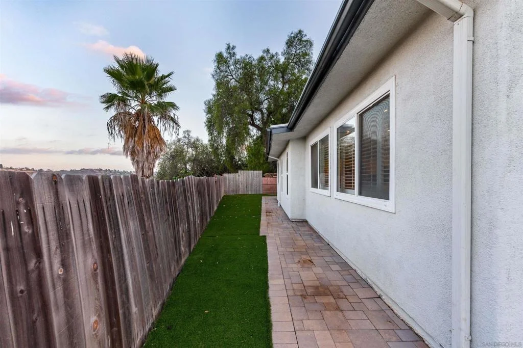 Photo of 8837 Carmir