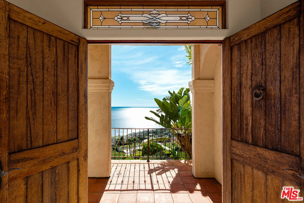 Photo of 4240 Avenida De La Encinal