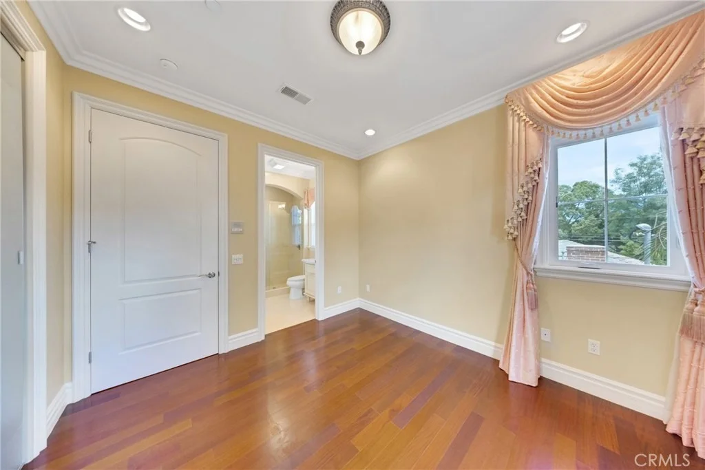 Photo of 2041 S 6th