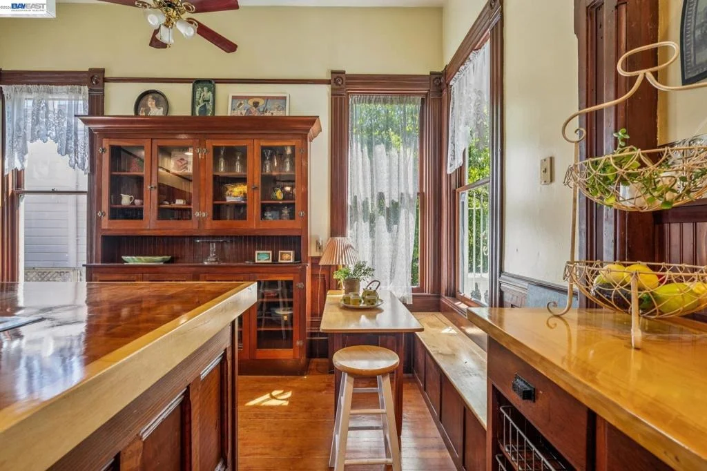 Photo of 2242 San Antonio Ave