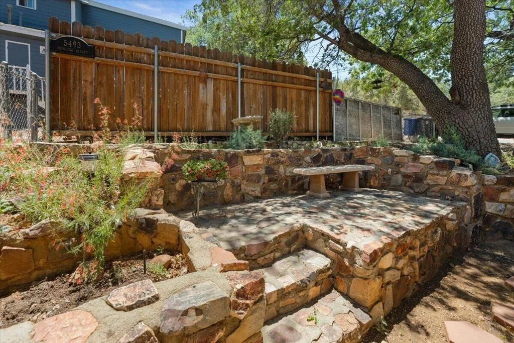 Photo of 819 Holmes Lane