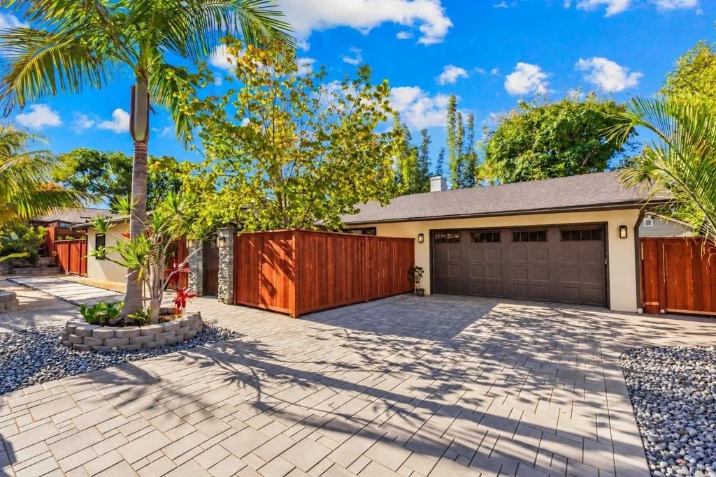 Photo of 1639 Mountain View Avenue
