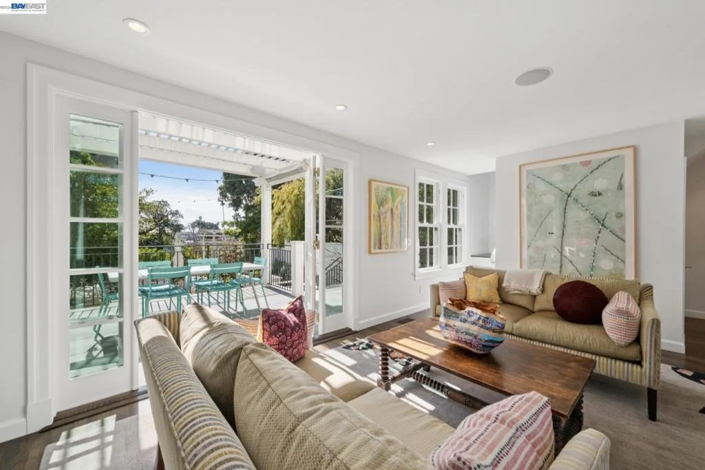 Photo of 1121 BAY STREET