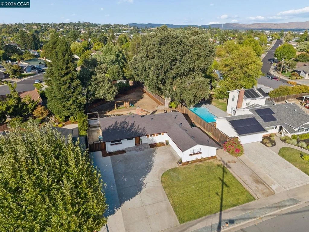Photo of 1441 Center Ave