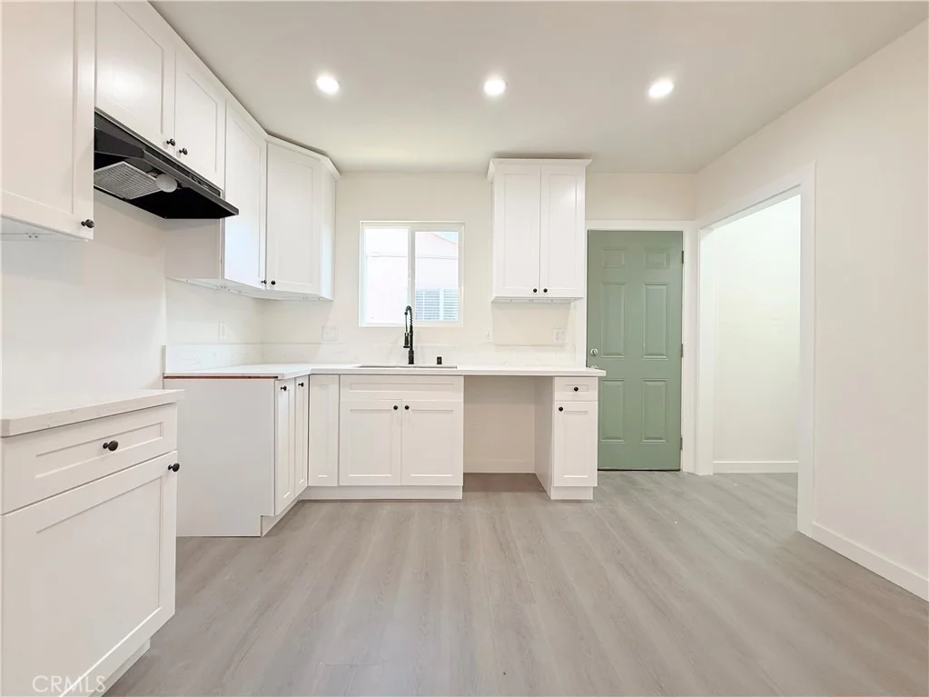 Photo of 213 N Broadacres Avenue