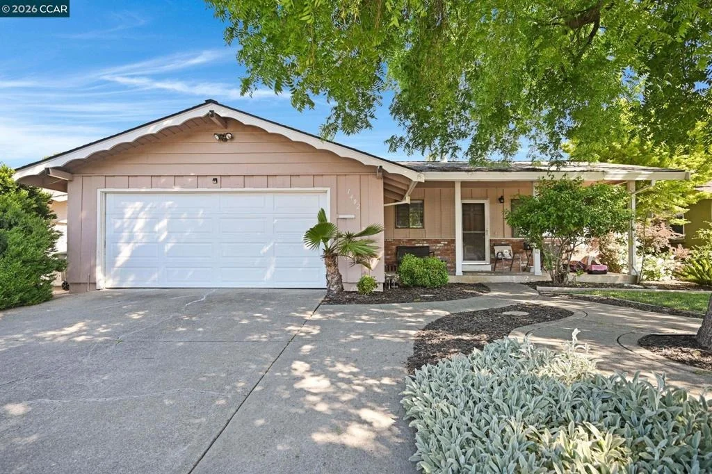 Photo of 1402 Canterbury Dr