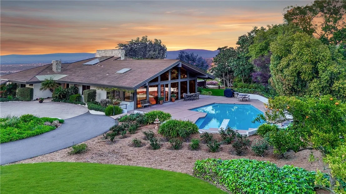 Photo of 57 Saddleback