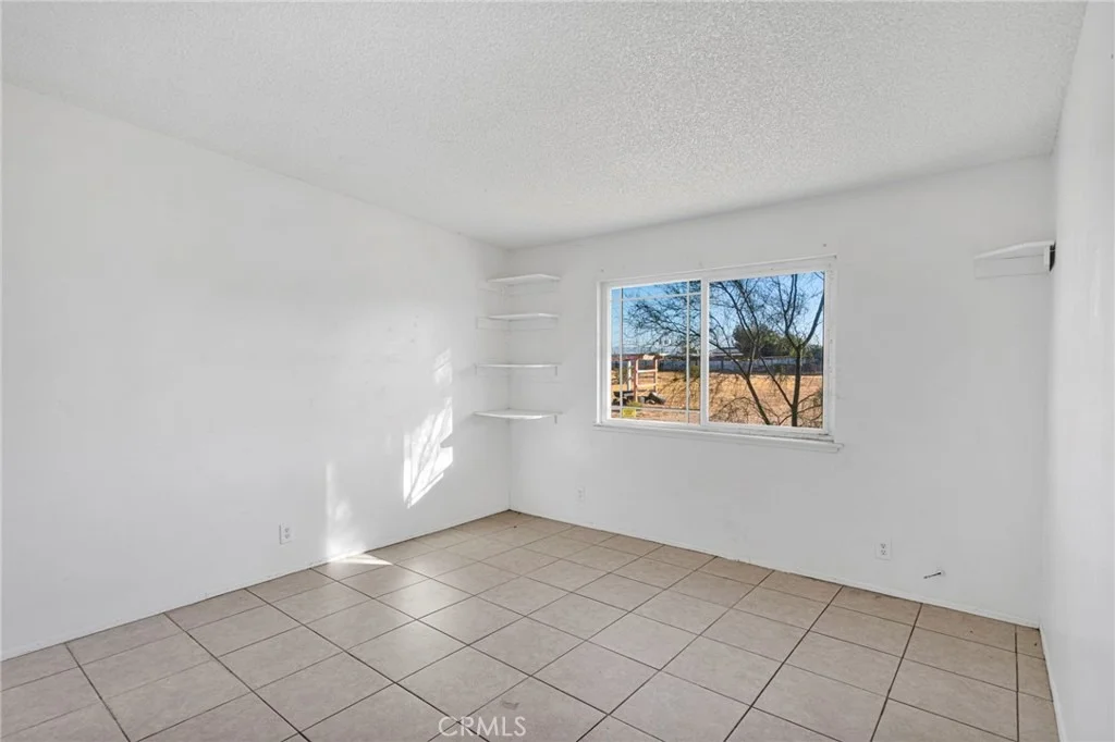Photo of 17047 Eucalyptus Street