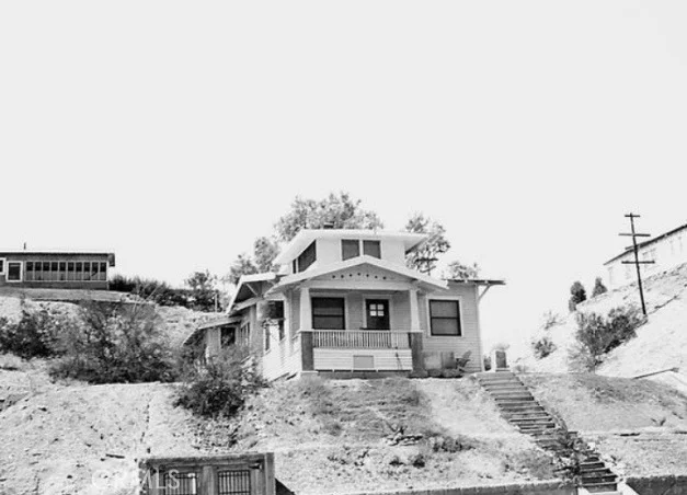 Photo of 1317 W Broadway Street