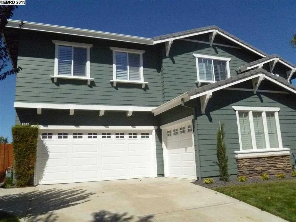 Photo of 554 LAKEVIEW DR