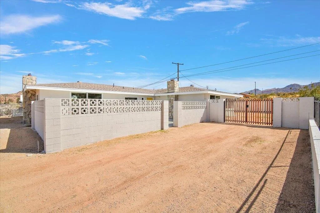 Photo of 7107 Hillview Road