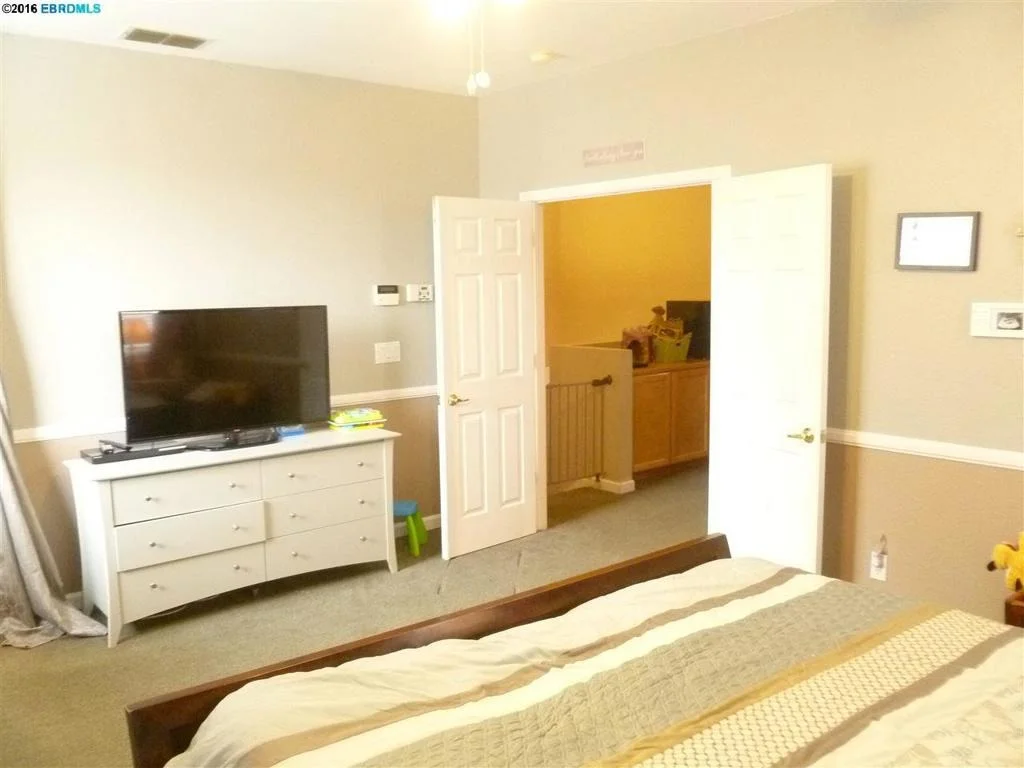 Photo of 1255 HALLMARK WAY