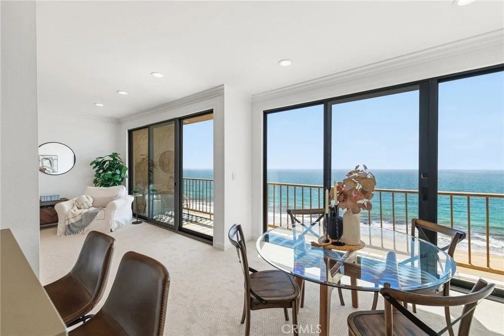 Photo of Unit 306 at 727 Esplanade