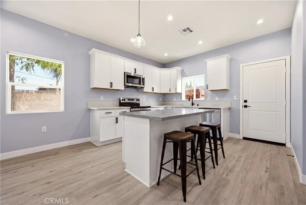 Photo of 1050 W Olive Street