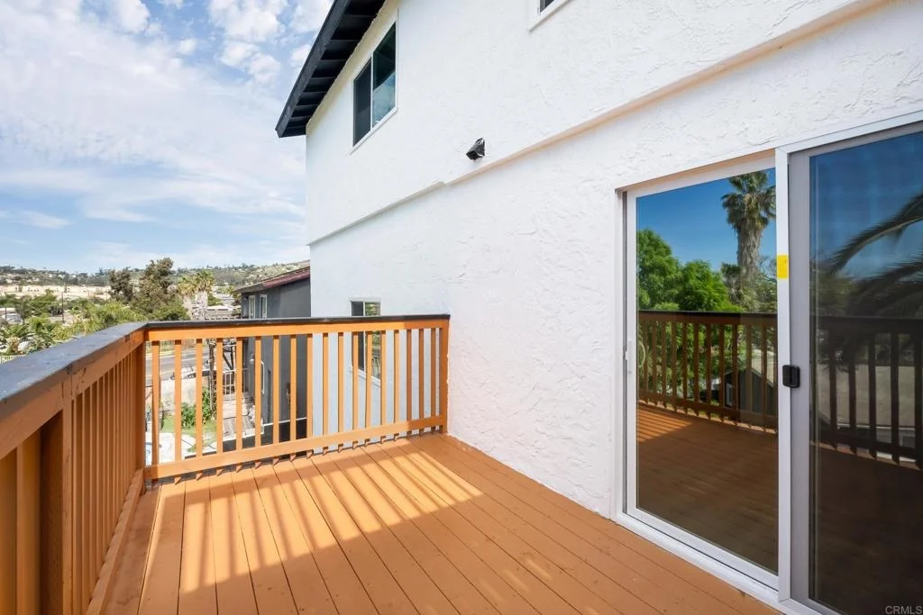 Photo of 552 Felicita Avenue