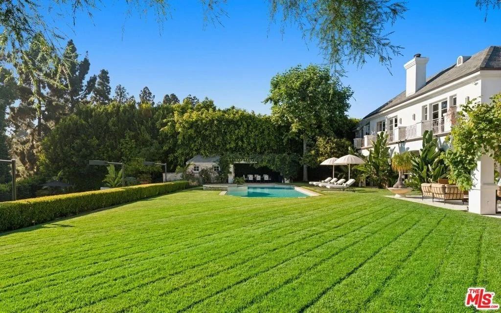 Photo of 9966 Sunset Boulevard