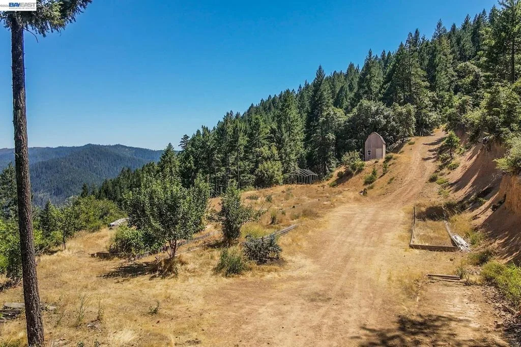 Photo of 190 Moore Gulch
