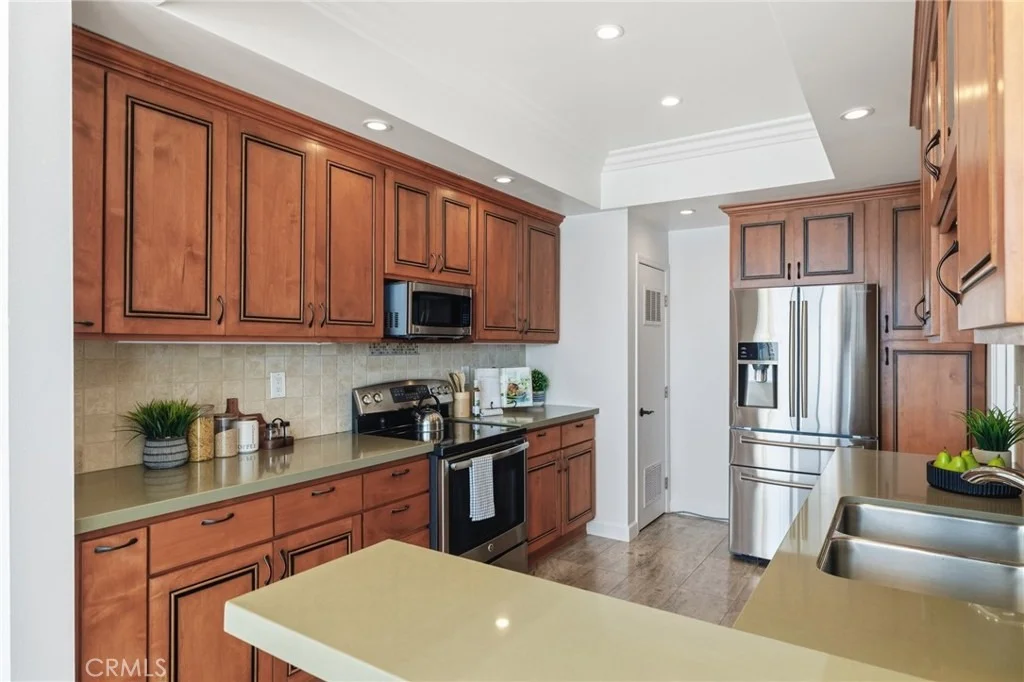 Photo of Unit 306 at 727 Esplanade
