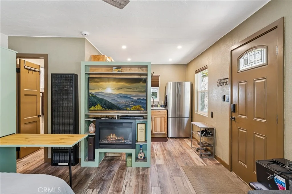 Photo of 903 W Rainbow Boulevard