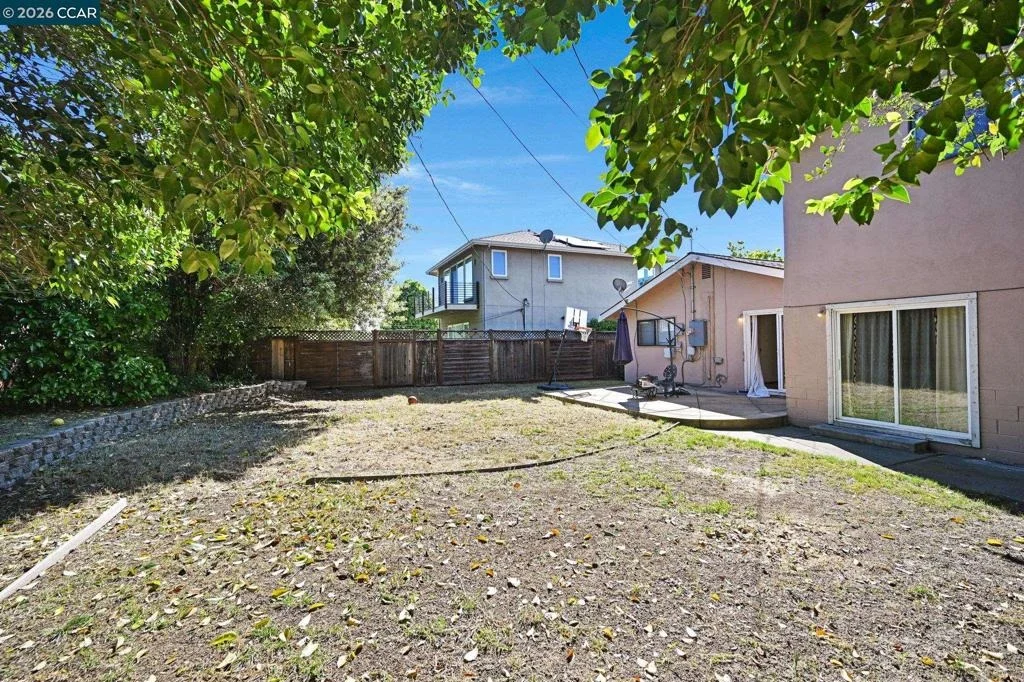Photo of 1402 Canterbury Dr