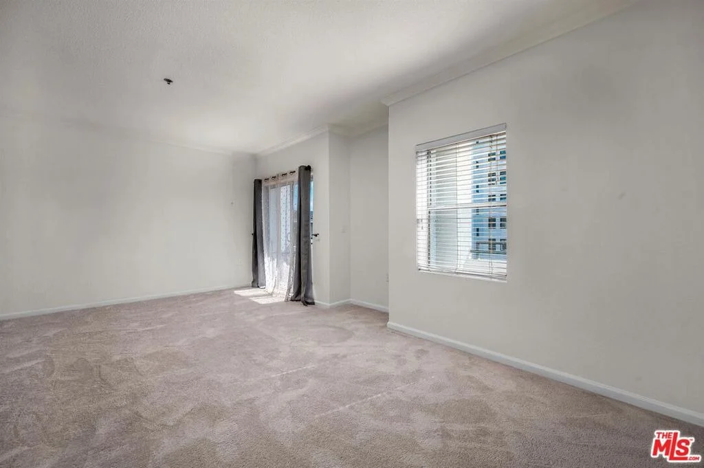Photo of Unit 506 at 838 Pine Avenue