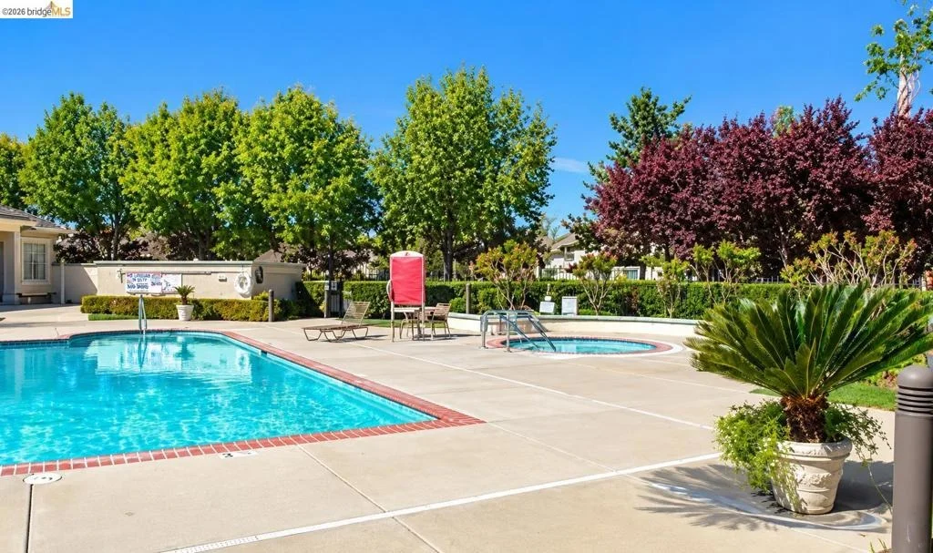 Photo of 478 Coronation Dr