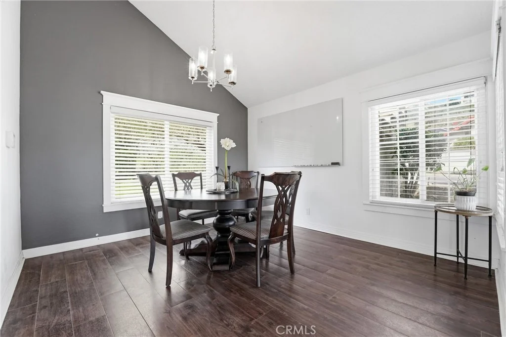 Photo of 282 N Willow Springs