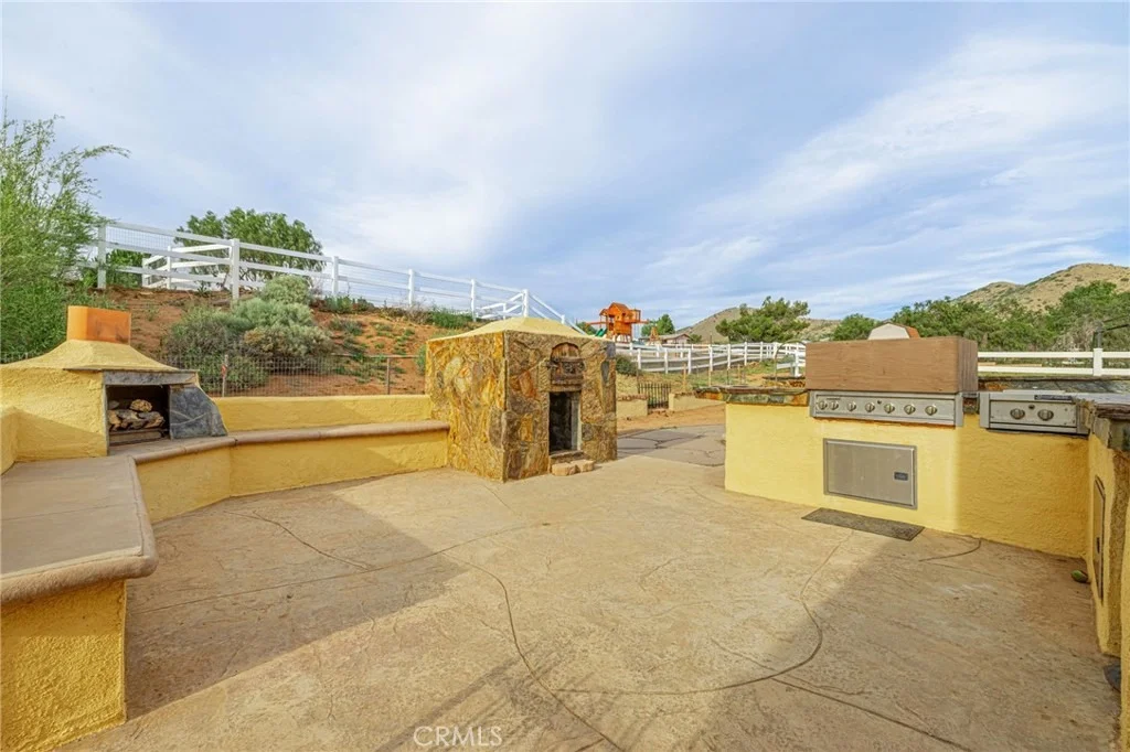Photo of 33442 Desert Road