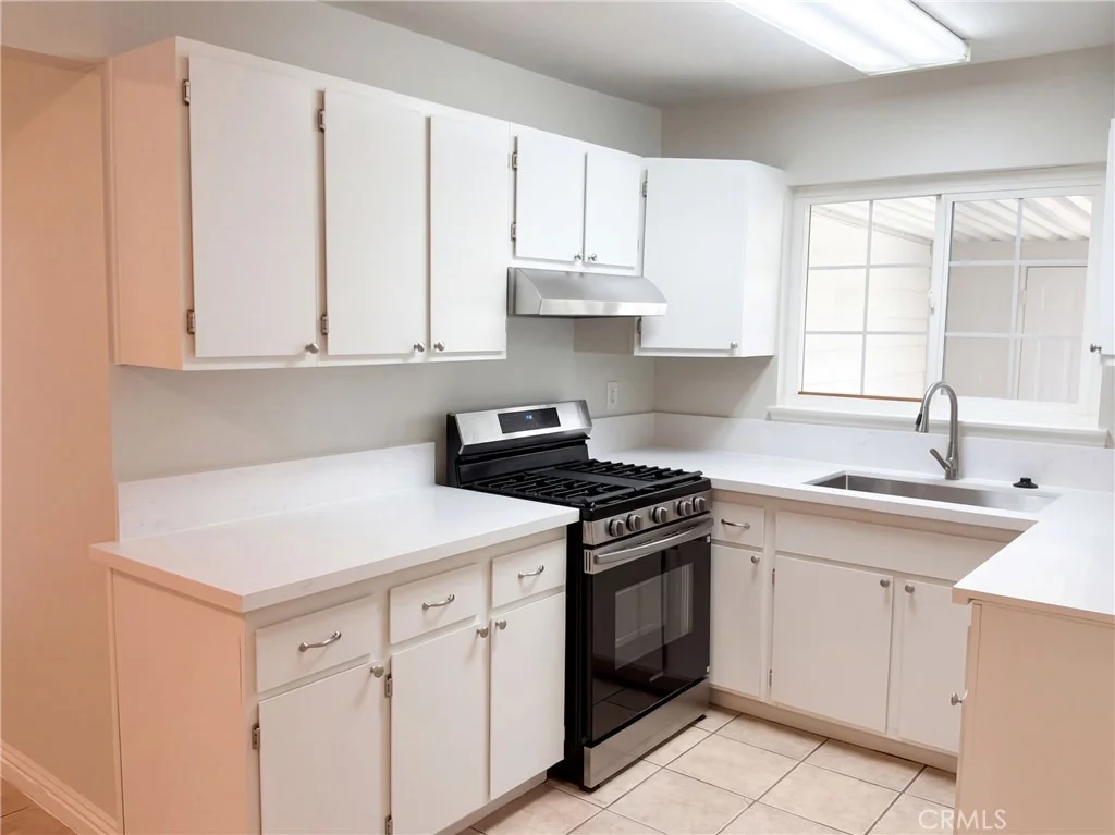 Photo of 695 N Pepper Avenue