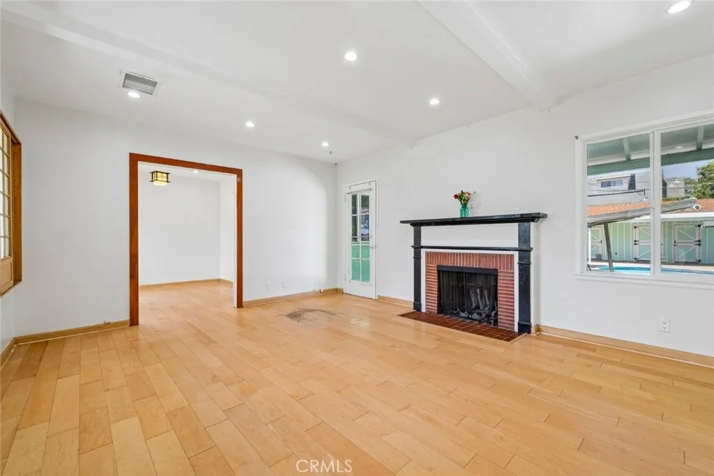 Photo of 449 W Elm Avenue