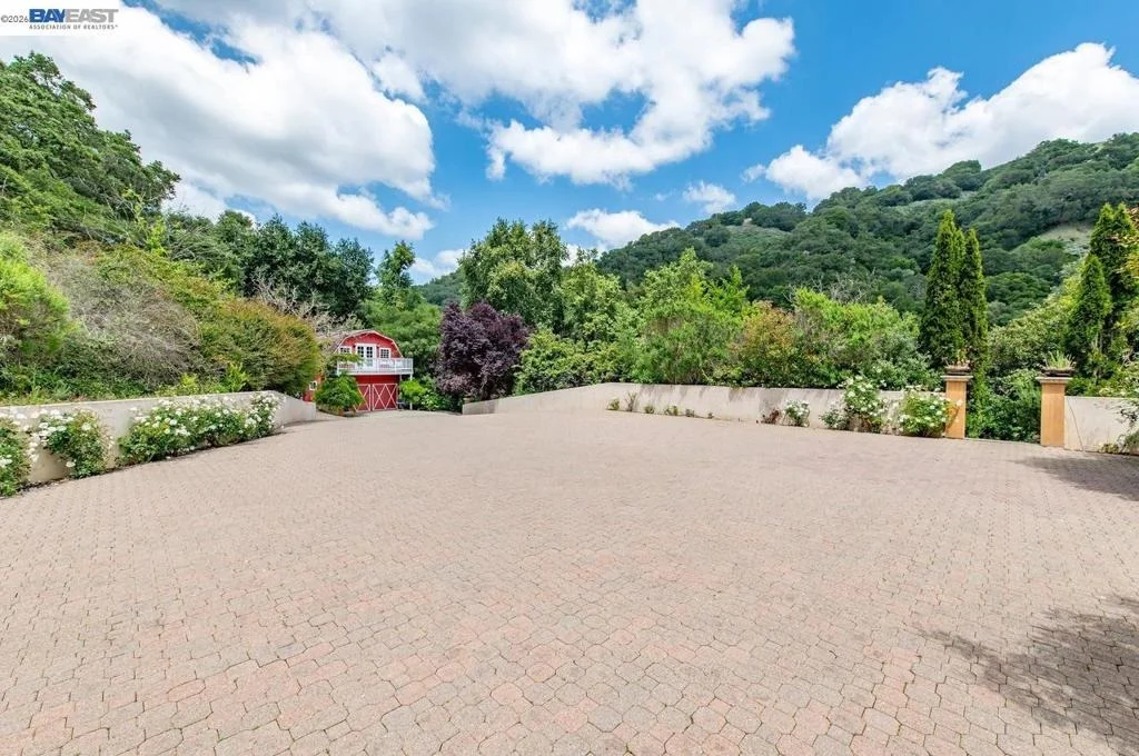 Photo of 35655 Palomares Rd