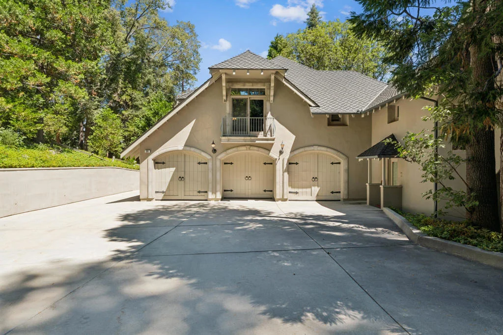 Photo of 391 Cedar Ridge Drive