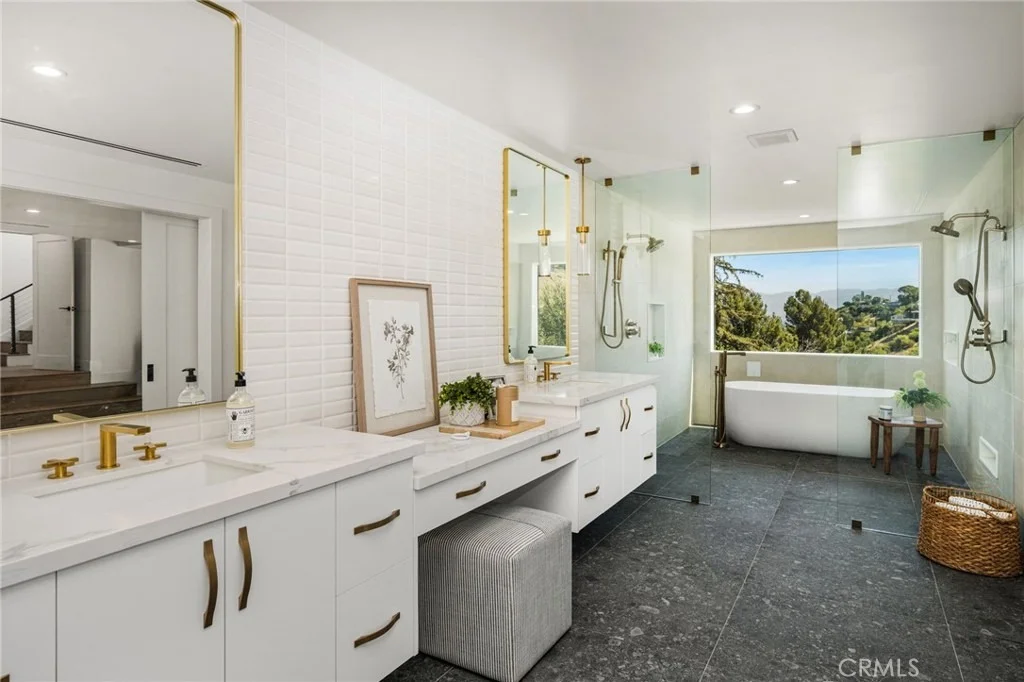 Photo of 3566 Beverly Glen