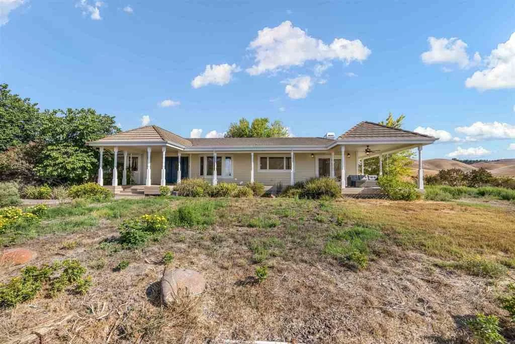 Photo of 9050 Highland Rd