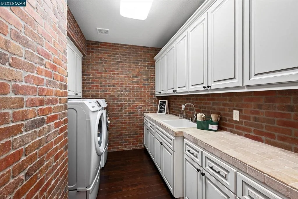 Photo of 3086 Hastings Way